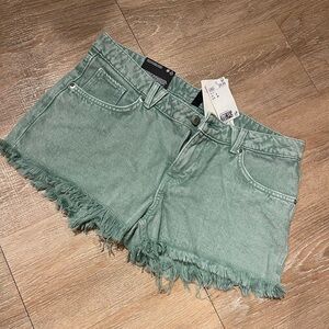 Green Frayed Hem Women Shorts